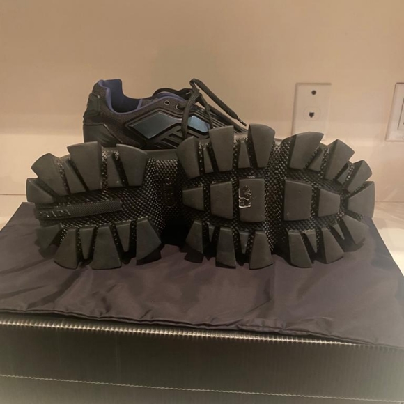 PRADA CLOUD BUST THUNDER - Picture 4 of 7